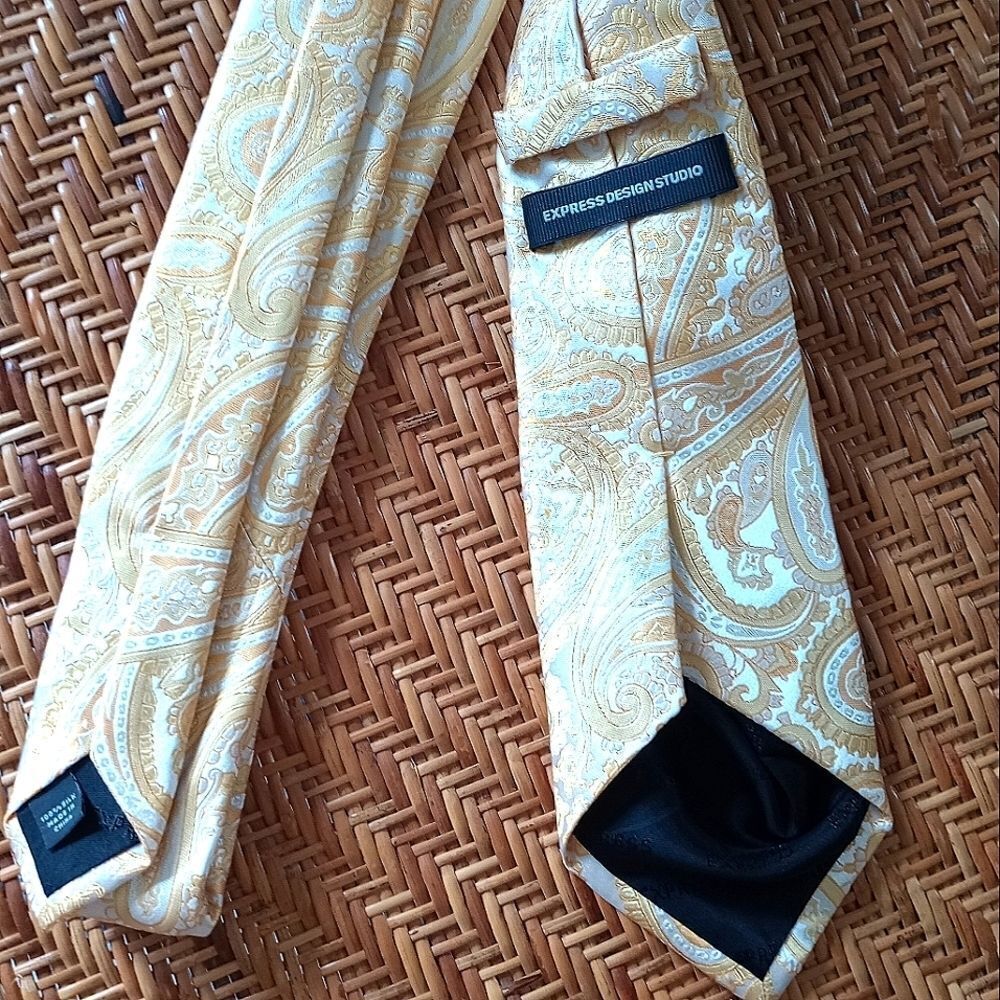 Men's Express yellow paisley tie​ - Picture 2 of 2